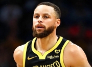 问鼎娱乐- 库里连续11场30+ 