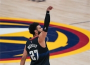 问鼎-包含穆雷迎来二十赛季高光表现，塞尔维亚队球迷沸腾！的词条