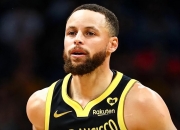 问鼎国际- 库里连续11场30+ 