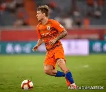  冰球夜战：粤西灰熊队读秒扳平荆楚貔貅队，主帅临场妙招韧性与执行并存