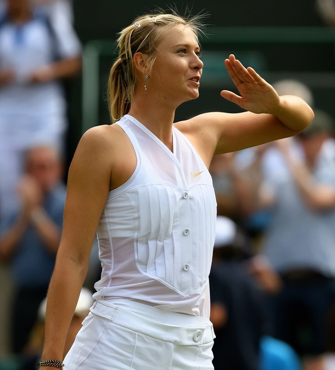 比赛局势复杂引爆全场！，莎拉波娃意外战胜塞尔维亚队比赛高潮迭起(莎拉波娃网球比赛)