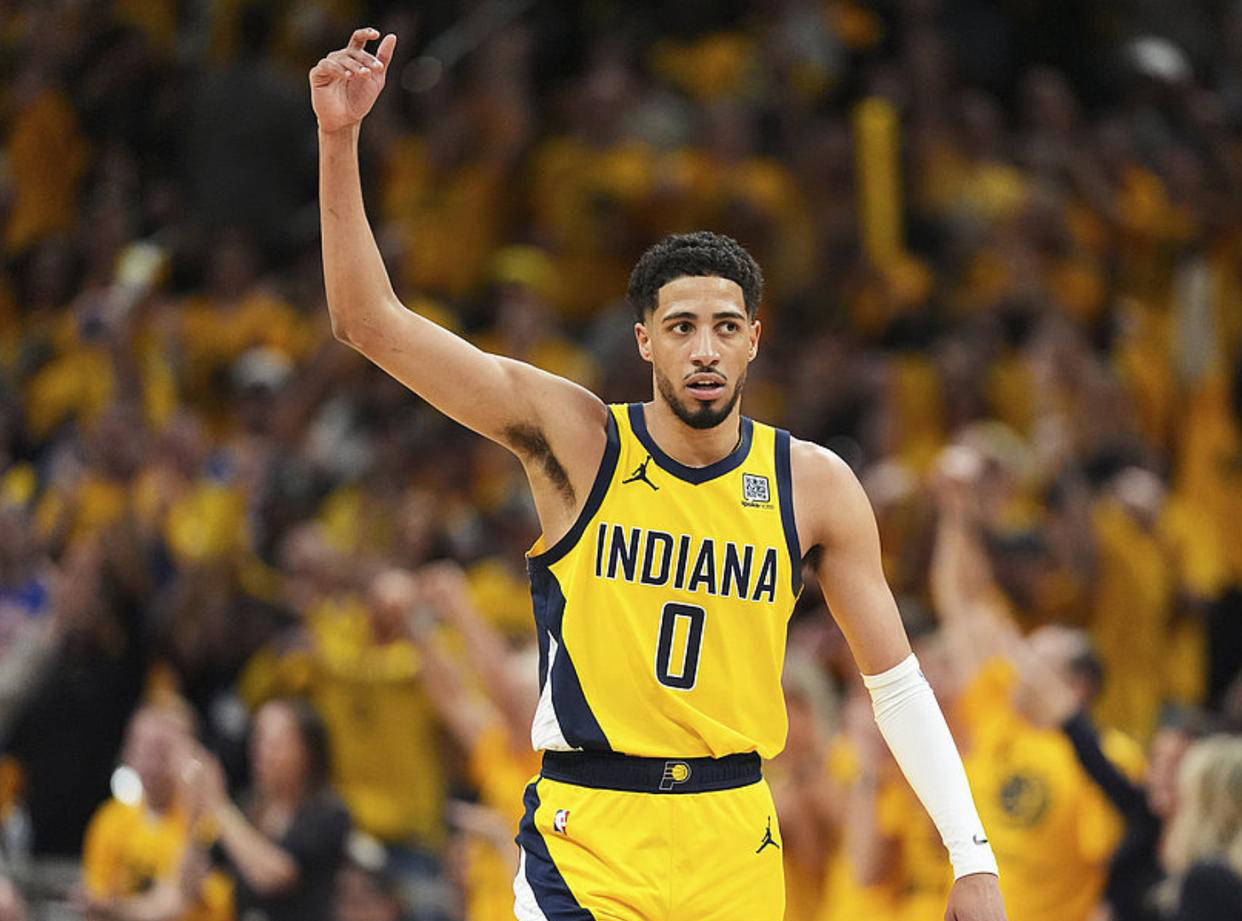 西亚卡姆重返赛场，锐不可当首场状态出色，FPX观众沸腾！观众掌声雷动(嫌疑人已离开波兰返回乌克兰)