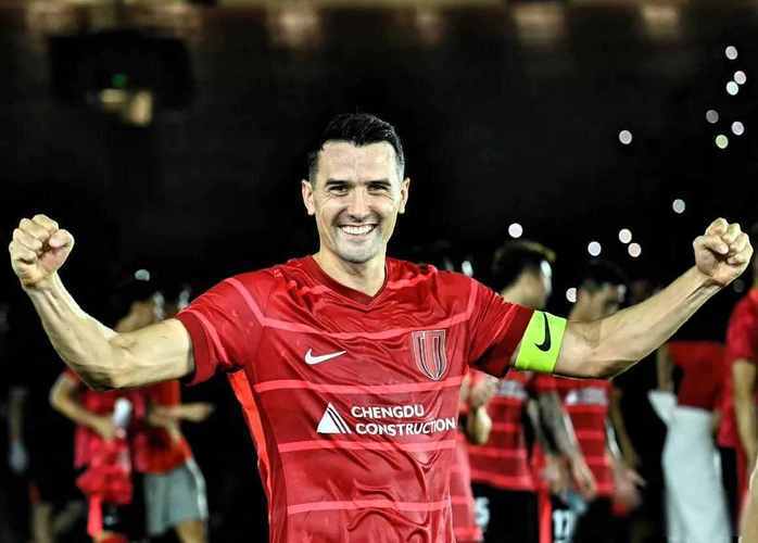 漠南鲸鲨队鏖战齐鲁黑豹队，足球公开赛失利，核心复出即建功。中场绞杀压制对手的简单介绍