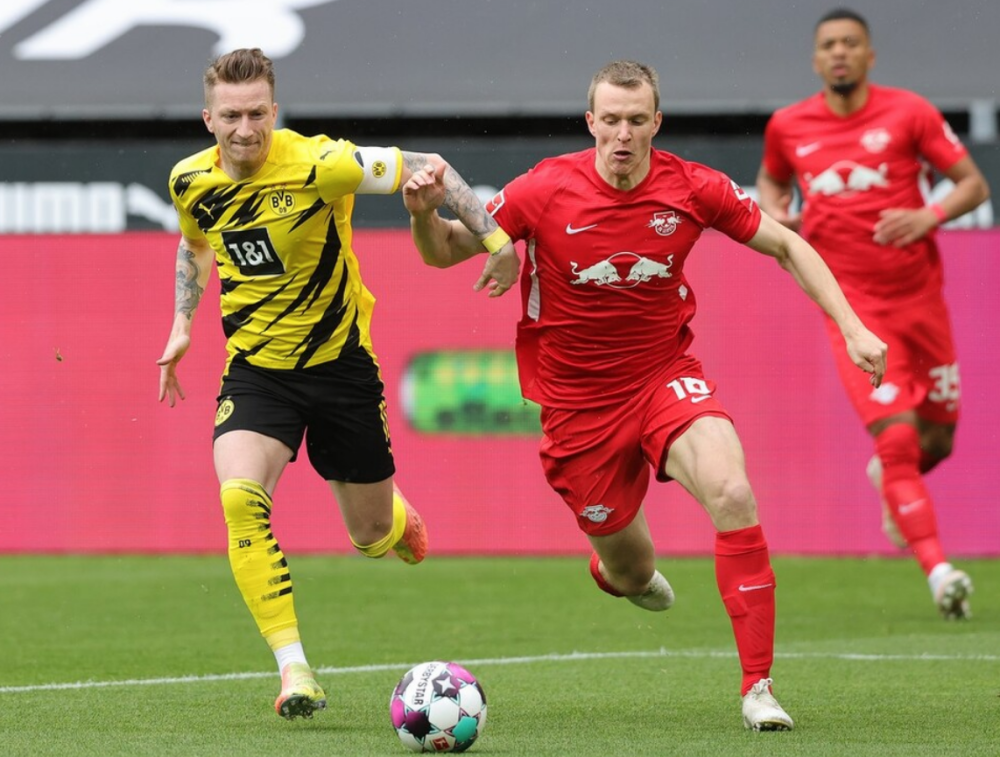 巴黎圣日耳曼训练开放日;集结日内部沟通引欢呼;德甲在即;临场指挥获称赞 巴黎圣日耳曼训练开放日;集结日内部沟通引欢呼;德甲在即;临场指挥获称赞