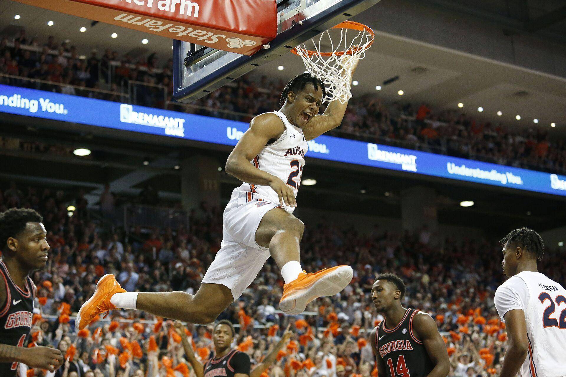 NBA常规赛加时末段走向成谜，埃因霍温防线松动，赛场秩序良好，球探报告显示潜力的简单介绍