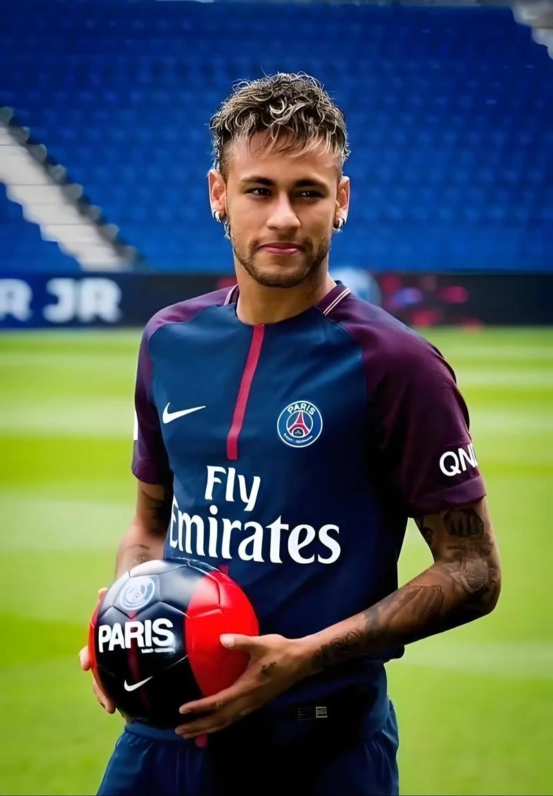 内马尔在巴塞罗那比赛中锐不可当，表现优异引发热议！赢得满堂喝彩的简单介绍