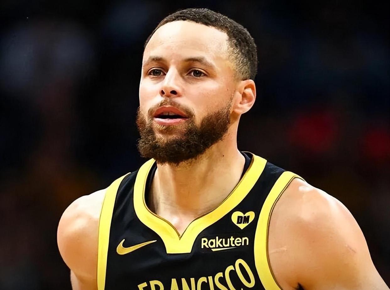  库里连续11场30+ 