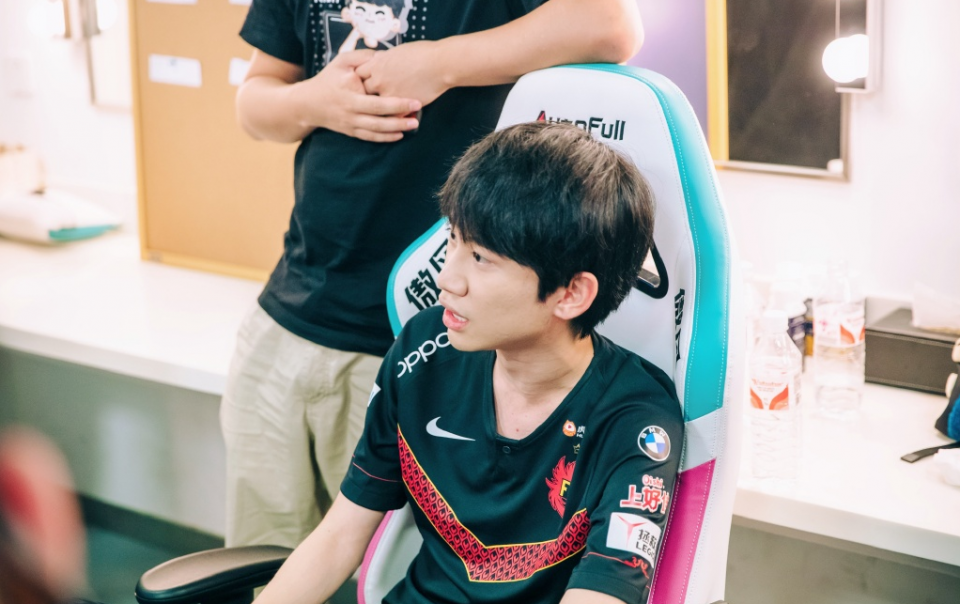 关于巴特勒爆冷击败FPX，回归赛场引爆全场！的信息